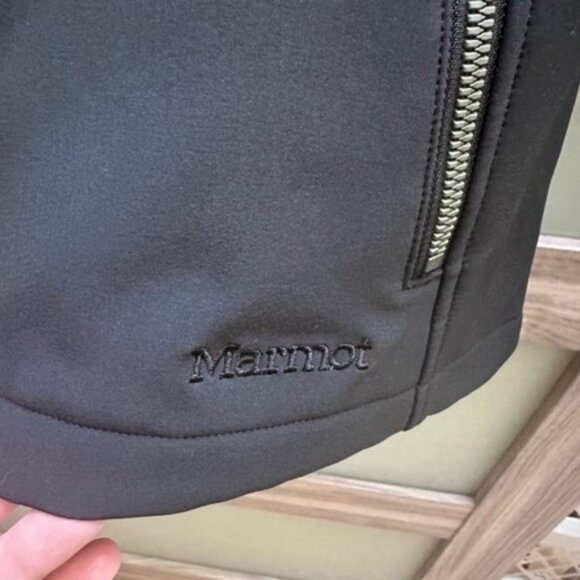 Marmot lightweight jacket with soft fur hood - Picture 8 of 8